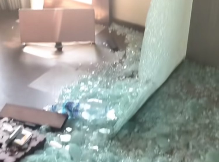 Viral Penampakan Kamar Hotel Berantakan Penuh Sampah Hingga Kaca Pecah