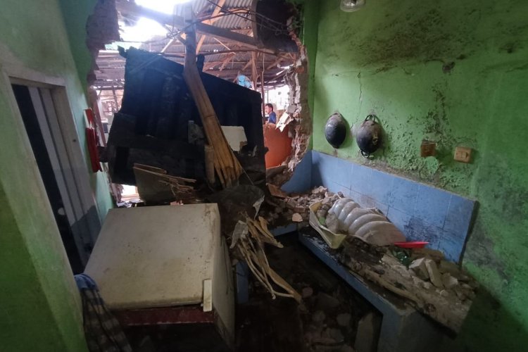 Mesin Uap Pabrik Pembuat Cincau di Jakarta Timur Meledak dan Merusak Rumah Warga