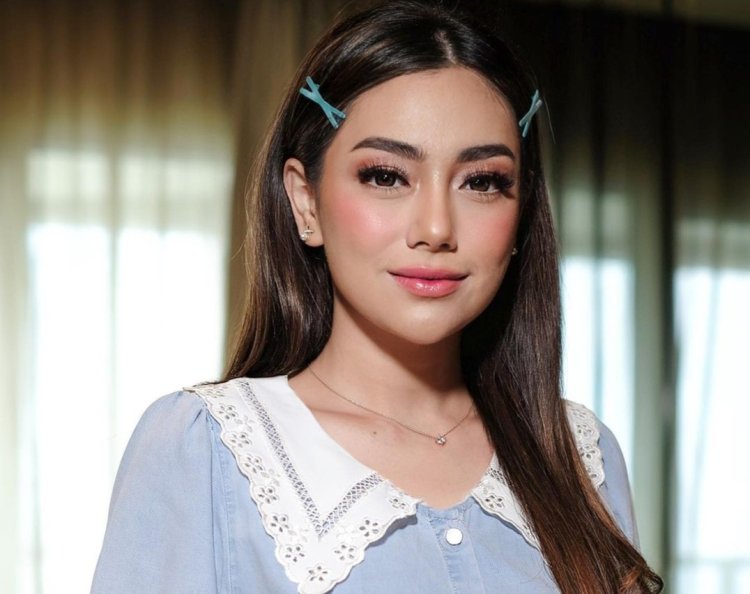 Dituding Simpanan ST Burhanuddin, Celine Evangelista Buktikan dengan Pamer Foto Bareng Istri Jaksa Agung