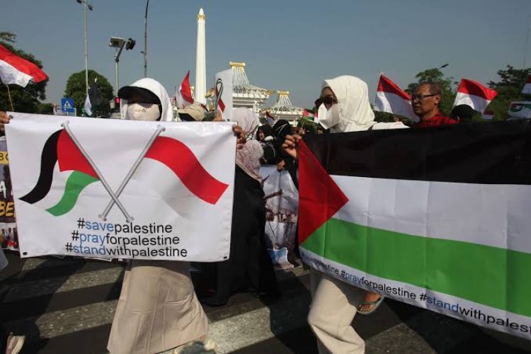 Aksi Damai Bela Palestina Lintas Agama Padati Kawasan Monas