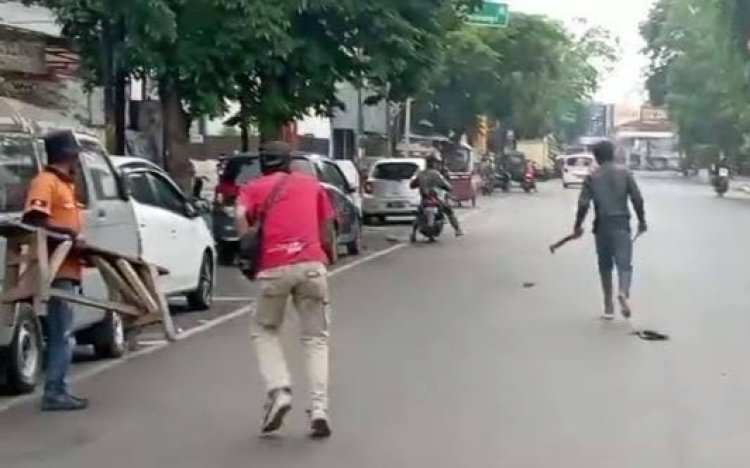 Viral Jambret Berpedang Dikejar Warga di Astanaanyar Bandung