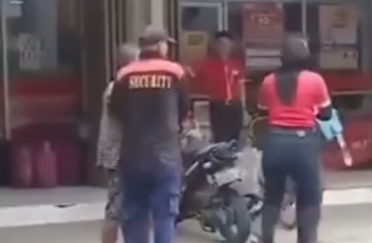 Viral! Wanita Karyawan Minimarket Diamuk Pengamen di Sumut