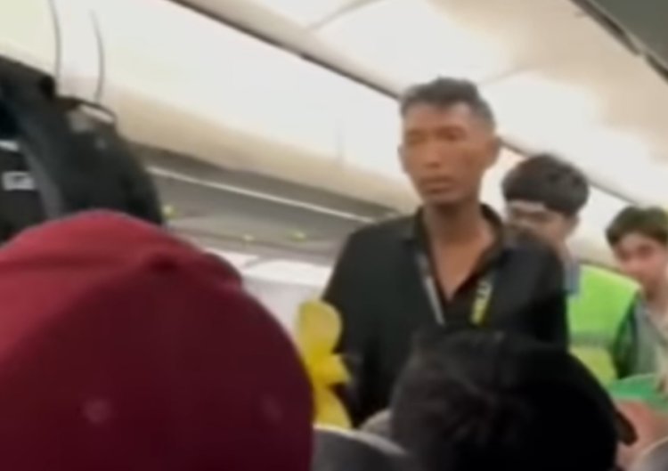 Viral Penumpang Diamankan Petugas Diduga Merokok di Pesawat Rute Batam-Surabaya