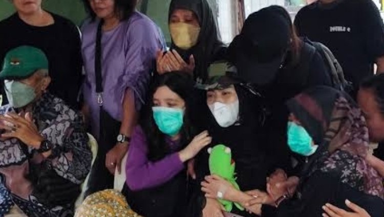 Ibu 4 Anak Korban Pembunuhan Ayah Kandung Mulai Pulih, Datangi Pemakaman dan Hadiri Pemeriksaan Polisi
