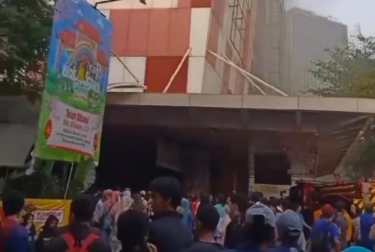 Kebakaran Terjadi di Blok M Square, Pengunjung Mall Berhamburan Keluar