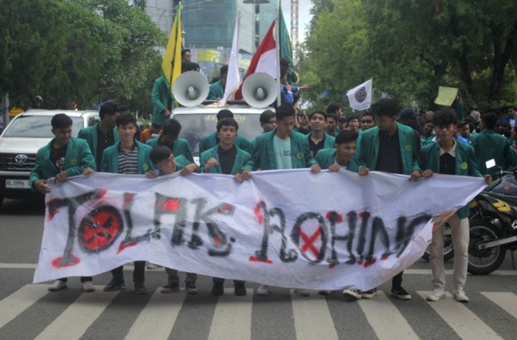 Mahasiswa Gelar Aksi Demo Tolak Pengungsi Rohingya di Aceh