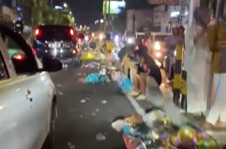 Malam Tahun Baru Usai, Sampah Terlihat Berserakan Disejumlah Kota di Indonesia
