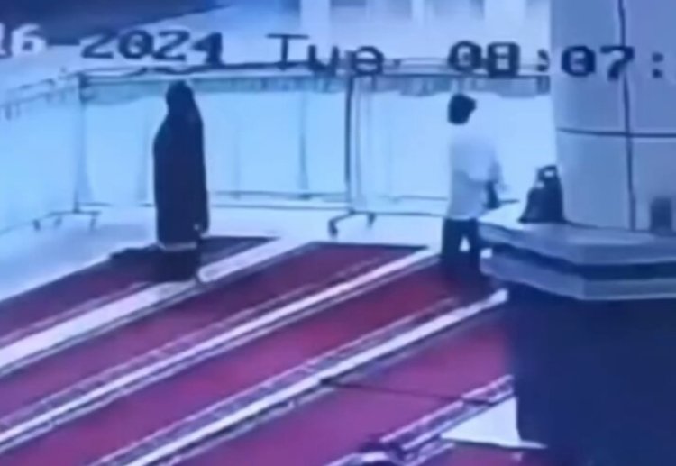Viral Remaja Ini Lakukan Aksi Tak Terpuji Terhadap Wanita saat Sedang Sholat di Masjid NTB