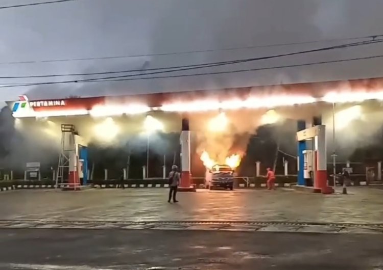 Minibus Terbakar di SPBU Bandung Barat Saat Isi BBM