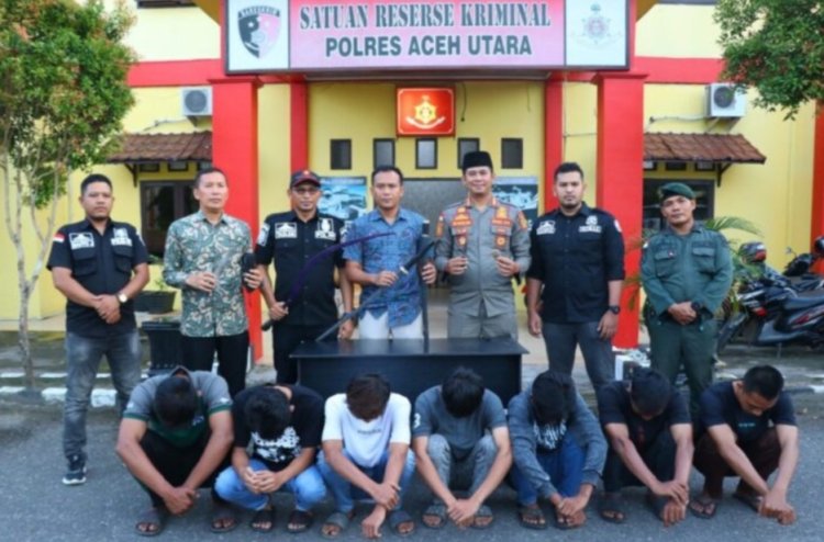 Polisi Tangkap 7 Remaja yang Berfoto Pamer Sajam Depan Kantor Bupati Aceh Utara