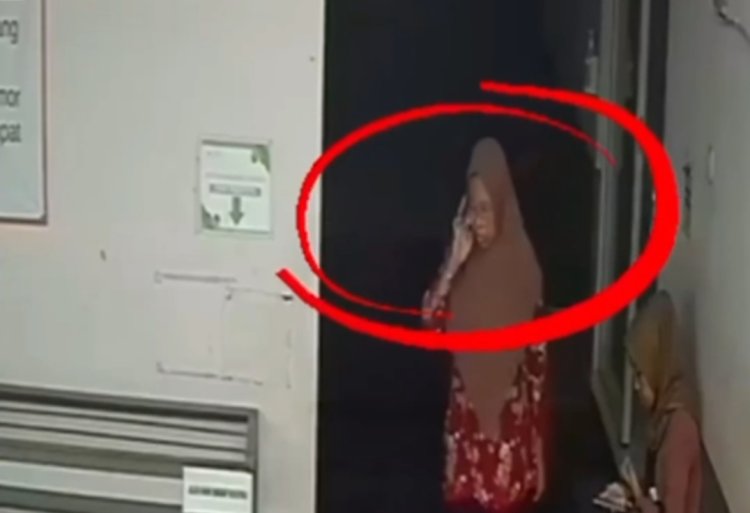 Viral Emak-emak Terekam CCTV Merangkak Curi Hp di Mushola RS di Purwakarta
