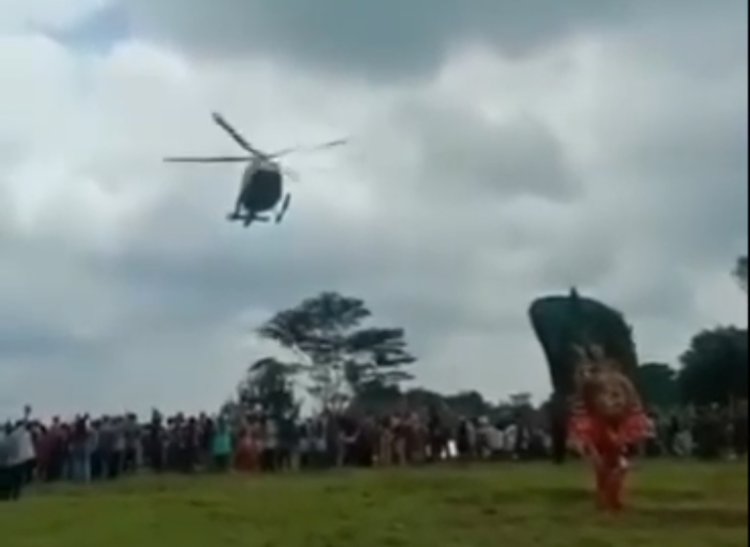 Viral Seniman Reog Terhempas Helikopter Yang Terbang Rendah