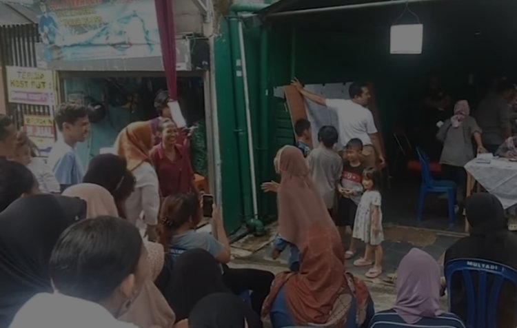Tingkah Kocak Emak-emak di Makassar Pendukung Masing-masing Paslon saat Perhitungan Suara