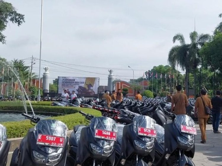 Pemkab Bagikan Ratusan Sepeda Motor Dinas Baru Kepada Kepala Desa dan Lurah di Kabupaten Majalengka
