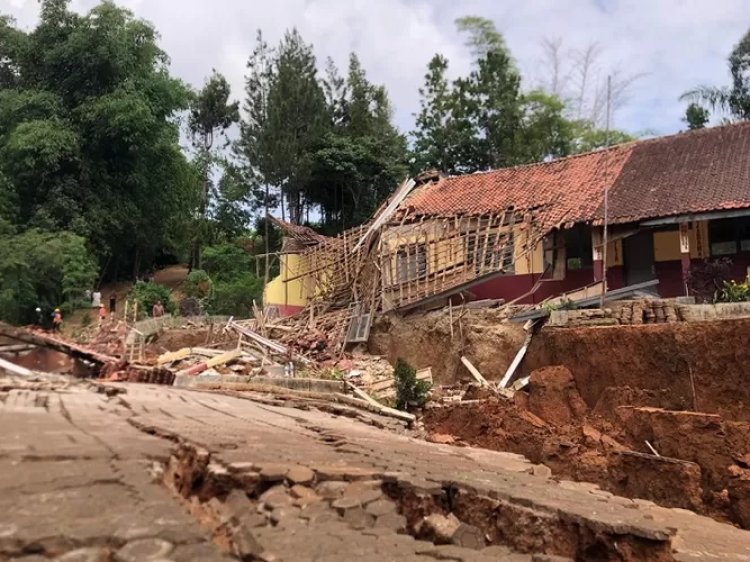 Bencana Tanah Bergerak di Cigombong Bandung Barat, 192 Warga Mengungsi