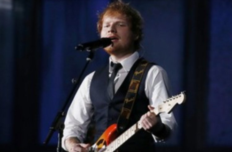 Viral Wanita Karaokean Lagu Ed Sheeran Tiba-tiba Didatangi Artisnya Langsung, Auto Nyanyi Bareng