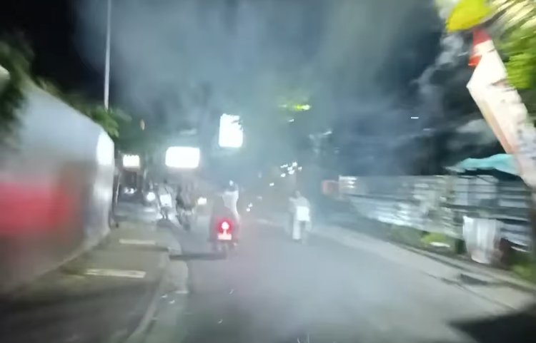 Kembali Berulah, 2 WNA Tembakkan Kembang Api dengan Ugal-ugalan di Jalanan Bali