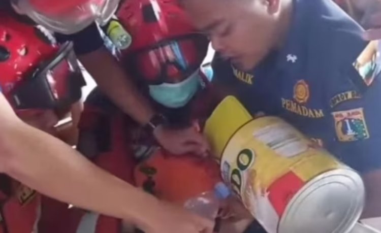 Heboh! Damkar Evakuasi Kepala Bocah 5 Tahun Tersangkut Kaleng Susu