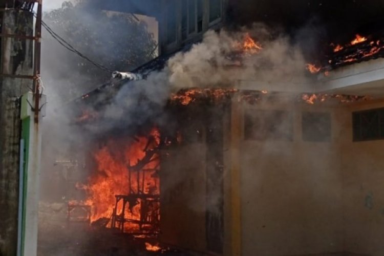 Detik-detik Gedung Serbaguna di Bekasi Terbakar Diduga Gegara Bocah Main Petasan