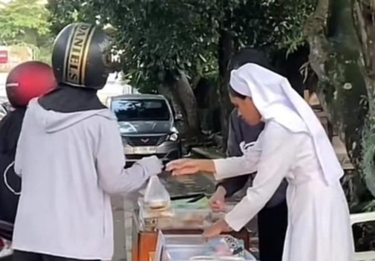 Viral Biarawati Ikut Jualan Takjil di Sukabumi