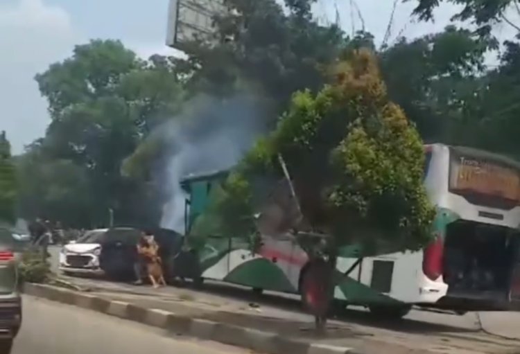 Tabrakan Beruntun Truk dan 5 Mobil di Jalan Raya Transyogi Cileungsi-Cibubur