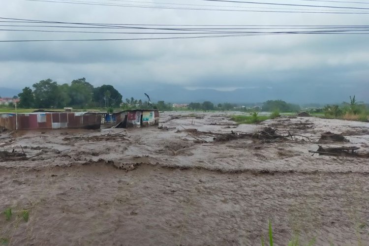Banjir Lahar Gunung Marapi Landa 2 Kecamatan di Agam