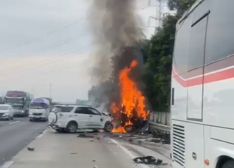 Kecelakaan hingga Mobil Terbakar di KM 58 Tol Cikampek, 9 Korban Tewas
