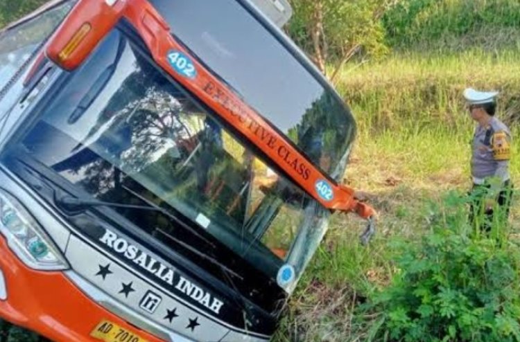 Kecelakaan Bus Rosalia Indah di Tol Batang, 7 Orang Dikabarkan Tewas