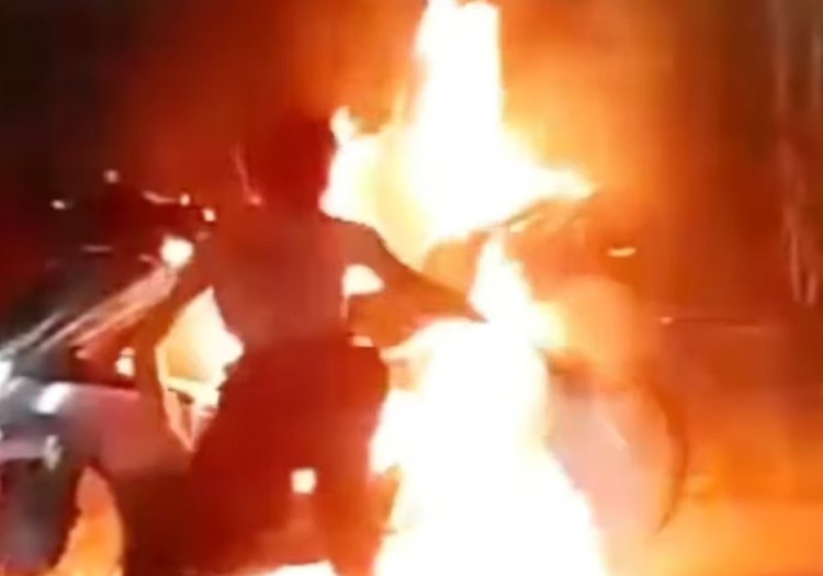 Geber Motor di Malam Takbiran, Matic Pemuda Ini Tiba-tiba Terbakar