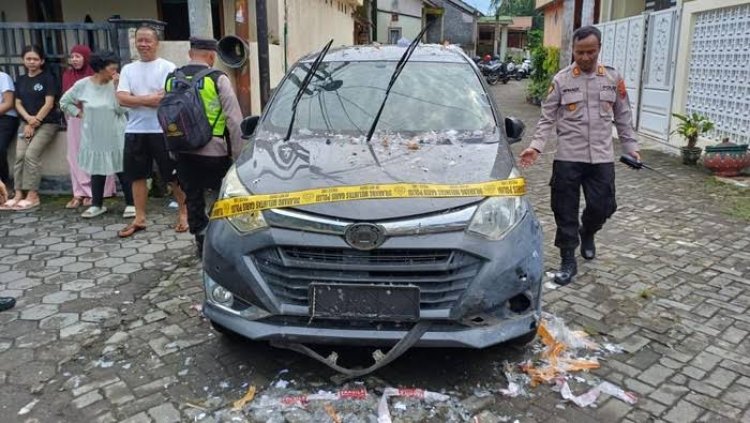 Balon Udara Bawa Petasan Jatuh di Magelang, Rusak 5 Rumah dan Satu Mobil
