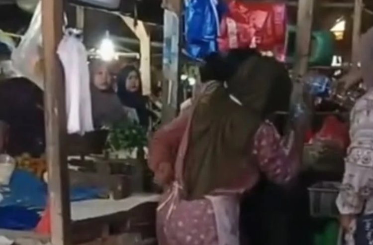 Viral! Pedagang Sayur Disiram Cabe Blenderan di Lampung