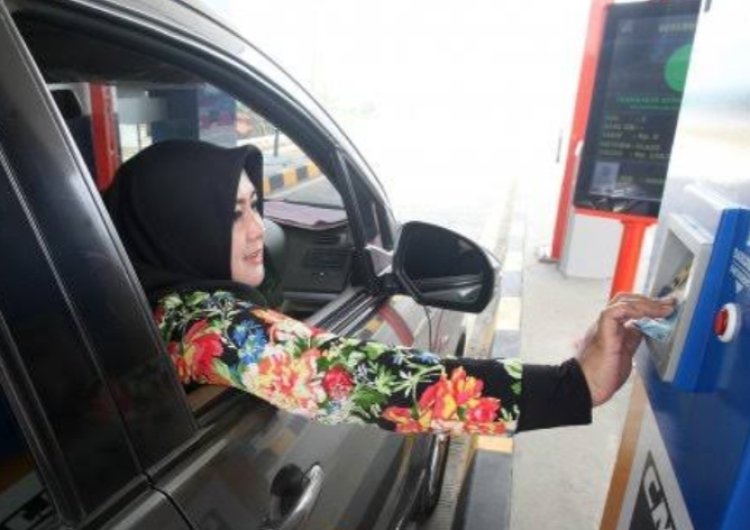 Viral Ibu-ibu Kehabisan Saldo e-Toll Buat Antrean Panjang, Netizen: Gunanya HP ada NFC