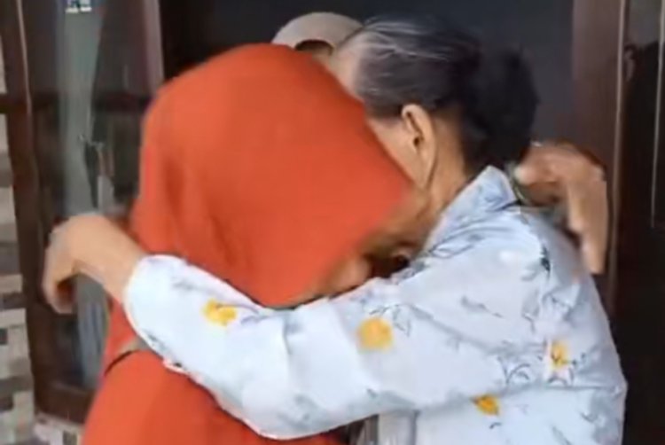 Momen Haru Ibu dan Anak Bertemu Kembali usai 40 Tahun Terpisah