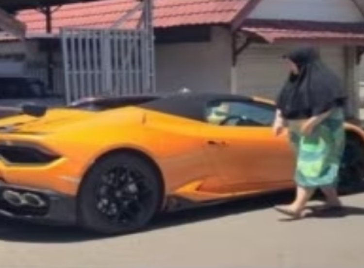 Viral Emak-emak Berdaster Naik Lamborghini ke Warung