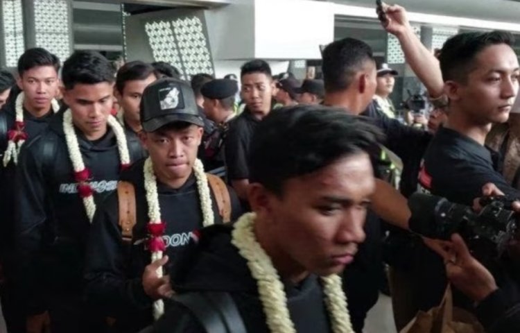 Kedatangan Timnas Indonesia U-23 di Bandara Soetta Diiringi Nyanyian Suporter