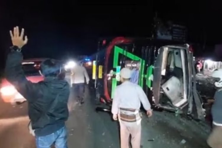 Bus Rombongan SMK Alami Kecelakaan di Subang