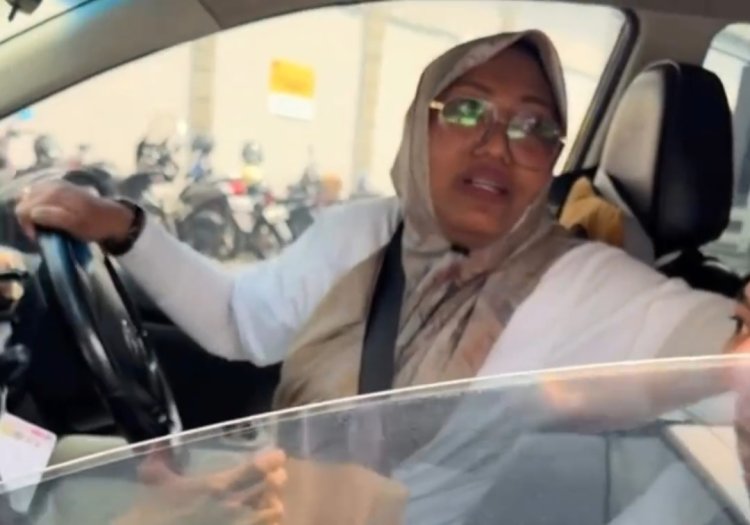 Viral Ibu-ibu Diduga Kabur saat Dimintai Tanggung Jawab Usai Nabrak Mobil Lain