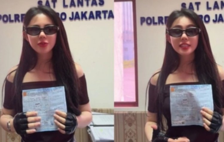 Tiktokers Zoe Levana di Kantor Polisi Pakai Kacamata dan Sarung Tangan Hitam, Auto Dinyinyirin Netizen