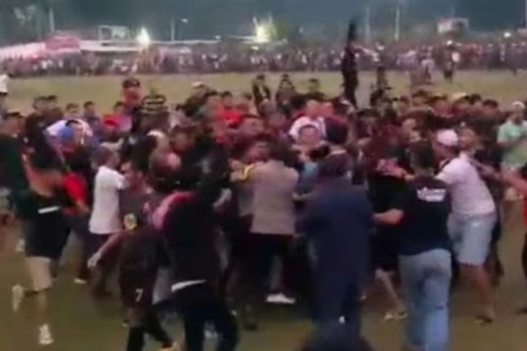 Pertandingan Tarkam Piala Bupati Semarang Berakhir Ricuh, Polisi Turun Tangan