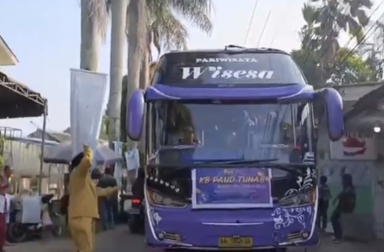 Viral Guru di Depok Hadang Bus Diduga Gegara Bunyi Klakson Telolet