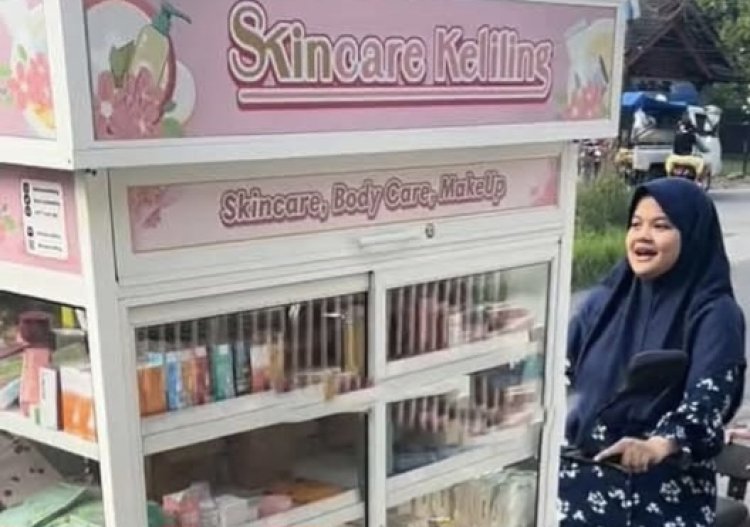 Gabut saat Bulan Puasa! Remaja Wanita Ini Jualan Skincare Keliling