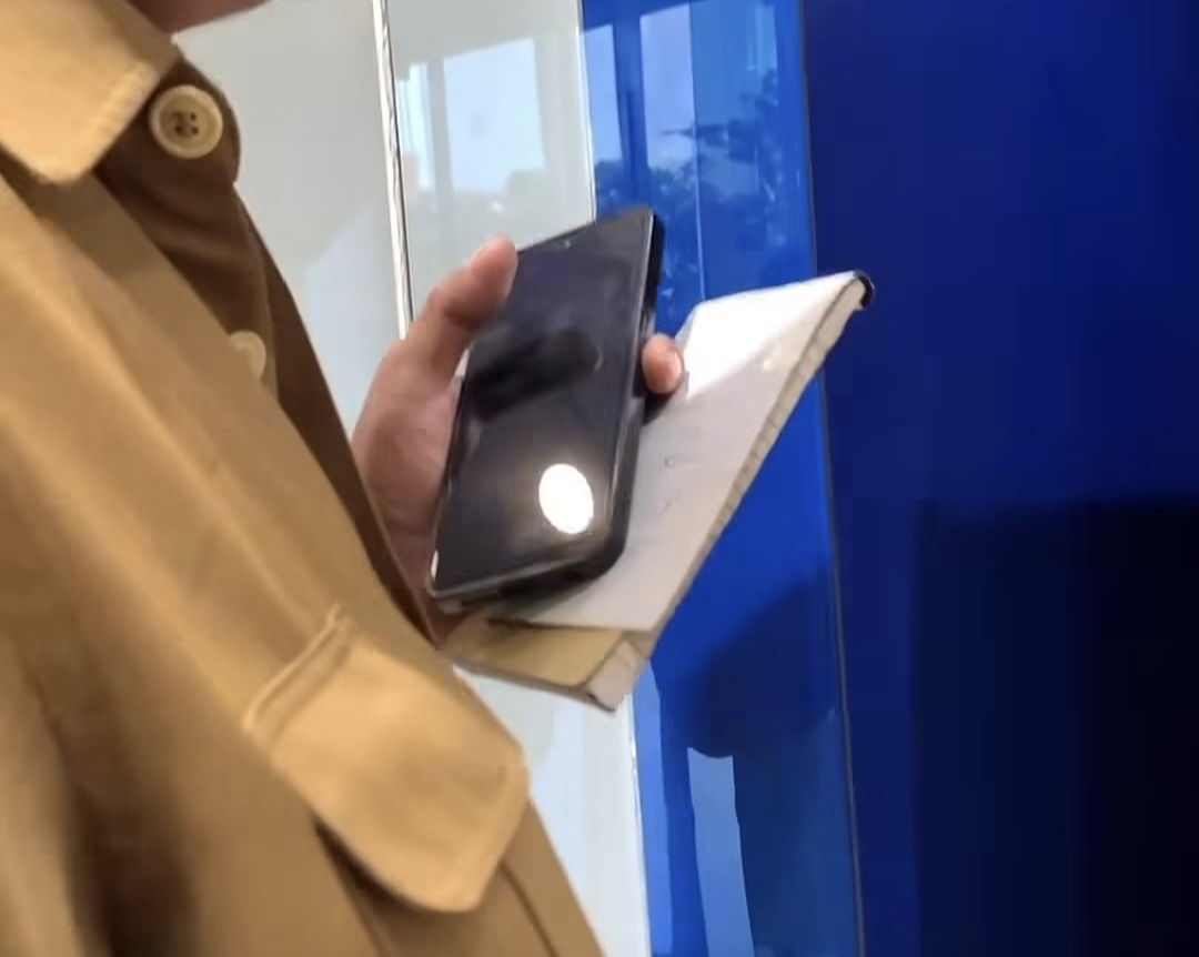 Bapak Ini Nyaris Kehilangan Uang, Terselamatkan Berkat Kecurigaan Satpam dan Petugas Bank