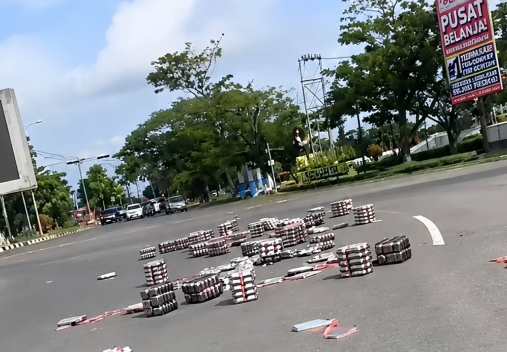 Ompreng MBG Berserakan di Bundaran Burung Palangka Raya, BGN Minta Maaf 