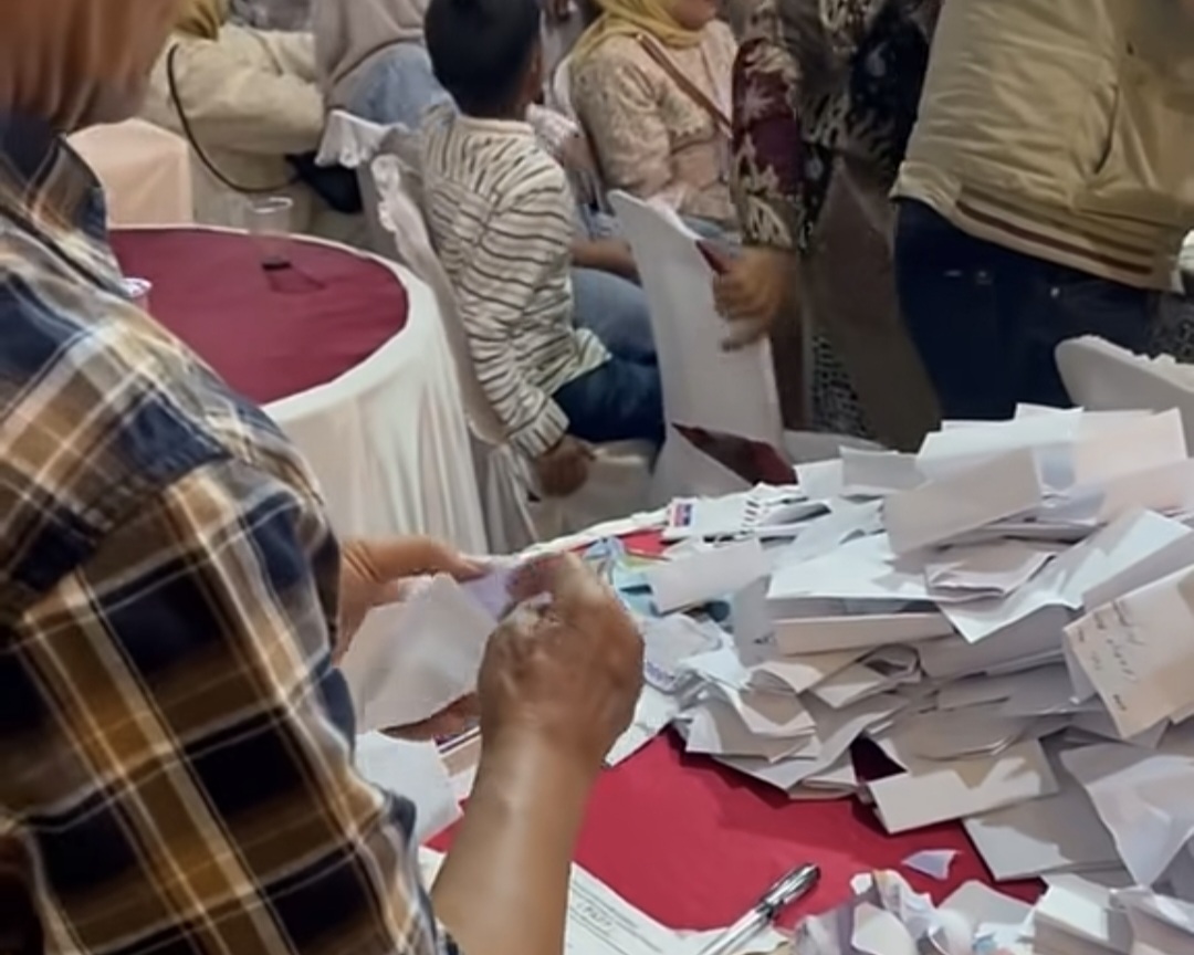 Amplop dari Tamu Pernikahan Langsung Dibuka, Jumlah Uangnya Diumumkan