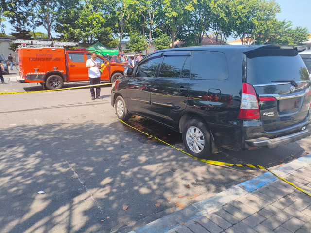 Geger! Wanita Ditemukan Tewas Dalam Mobil Pelat Merah di Bandara Juanda