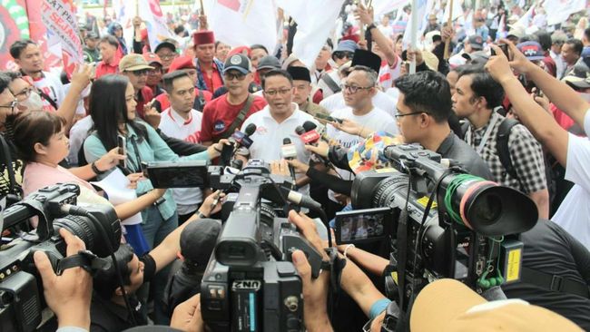 Ribuan Buruh Pabrik Sepatu di Bandung