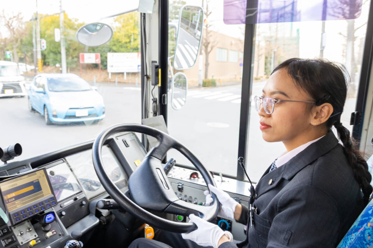 Kisah Perempuan Malang yang Cetak Sejarah Jadi Sopir Bus Kota Pertama di Jepang
