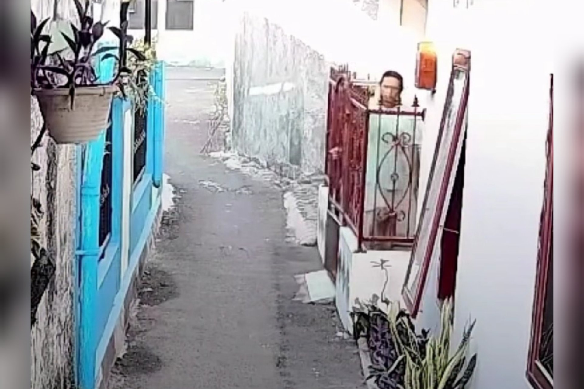 Dikira Ada Masalah Besar, Alasan Tetangga Ini Suka Ngamuk dan Banting Pintu Bikin Netizen Elus Dada