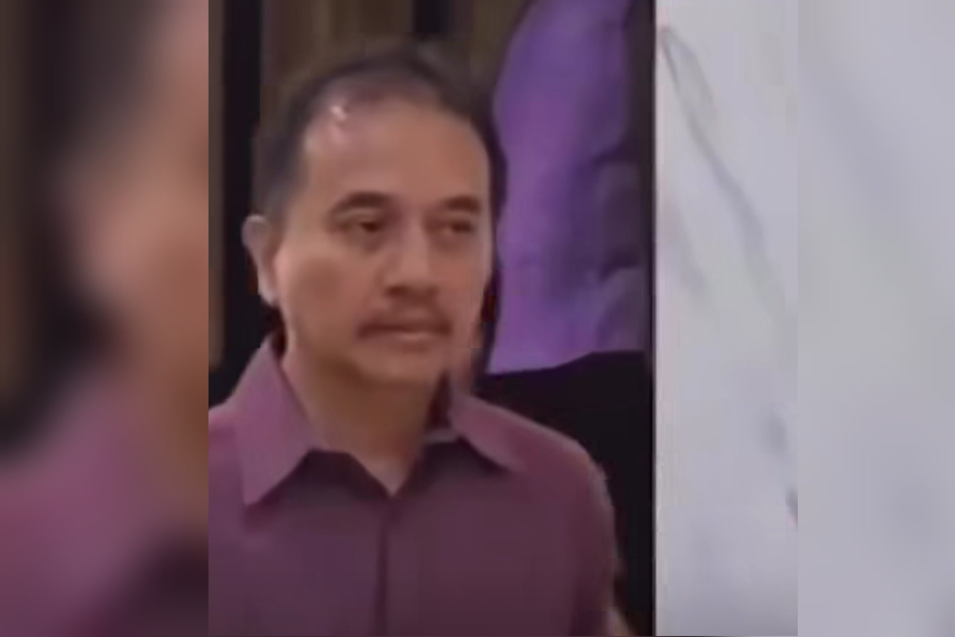 Tampak Pucat, Roy Suryo Ditahan Polda Metro Jaya, Terekam Tenteng Rompi Oranye dan Bungkam