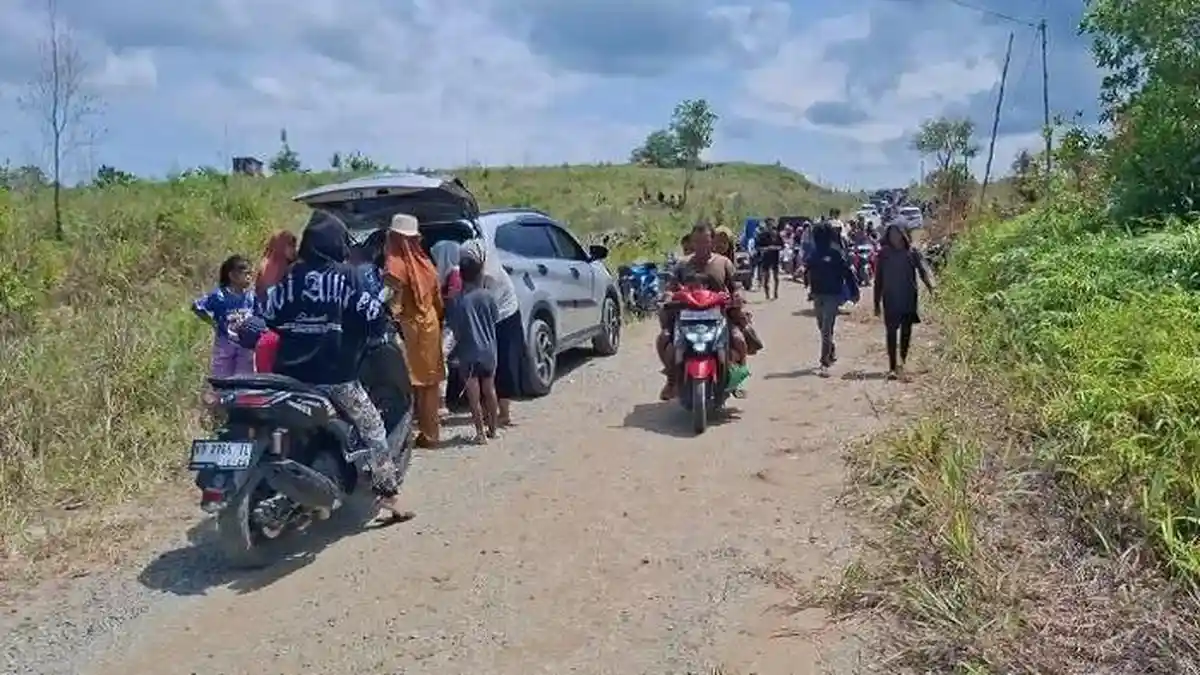 Air Laut Surut di Pantai Amal Tarakan, Warga Panik Mengungsi ke Bukit karena Isu Tsunami Filipina